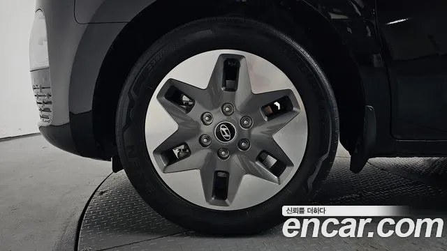 Hyundai Staria 2025 thumb 4