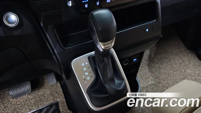 Hyundai Staria 2025 thumb 8