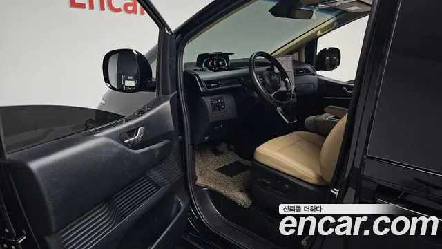 Hyundai Staria 2025 thumb 9
