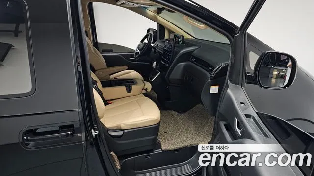 Hyundai Staria 2025 thumb 10