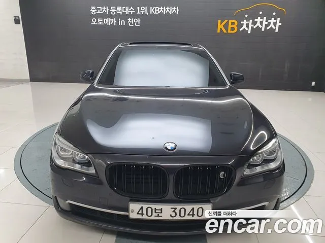 BMW 7-Series 2009 thumb 3