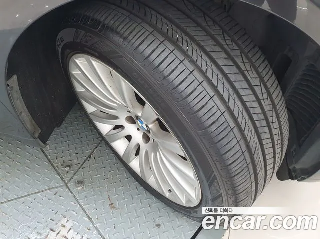 BMW 7-Series 2009 thumb 5