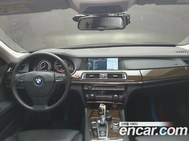 BMW 7-Series 2009 thumb 7