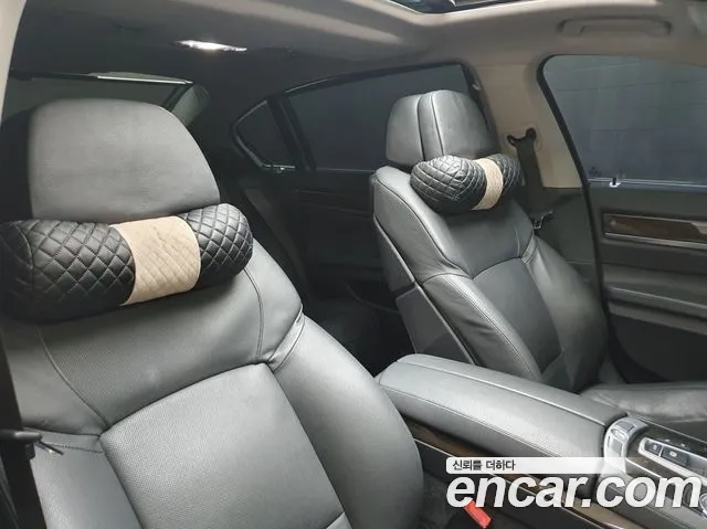BMW 7-Series 2009 thumb 10