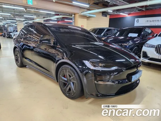 Tesla Model X 2026 thumb 2
