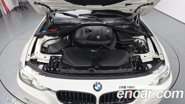 BMW 3-Series 2018 thumb 6