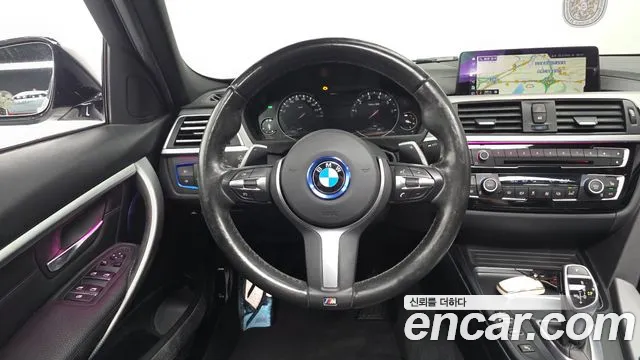 BMW 3-Series 2018 thumb 12