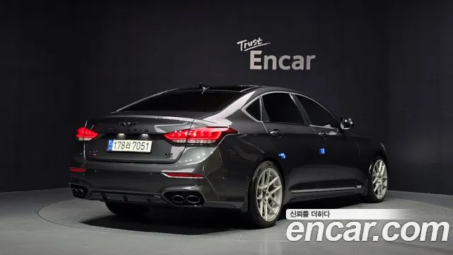 Genesis G80 2017 thumb 2