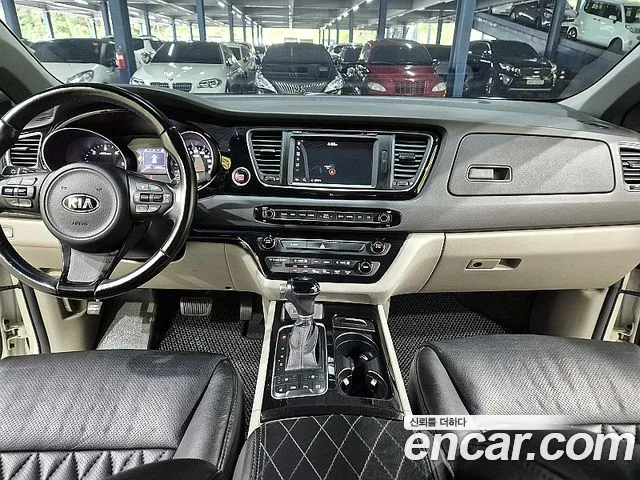 Kia Carnival 2014 thumb 5