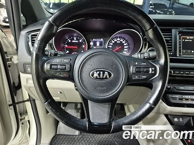 Kia Carnival 2014 thumb 7