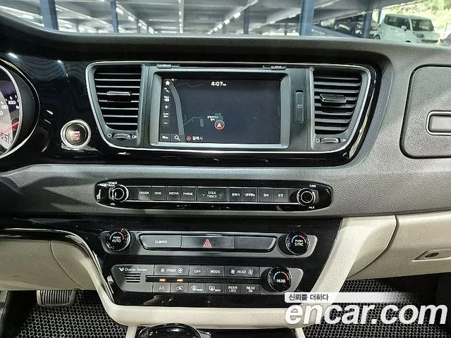 Kia Carnival 2014 thumb 8
