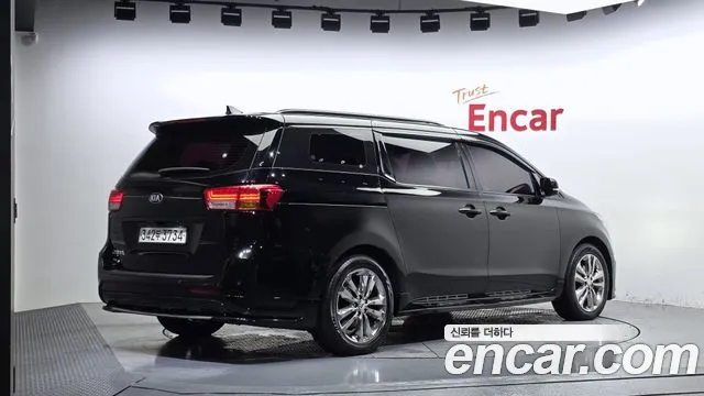 Kia Carnival 2017 thumb 2