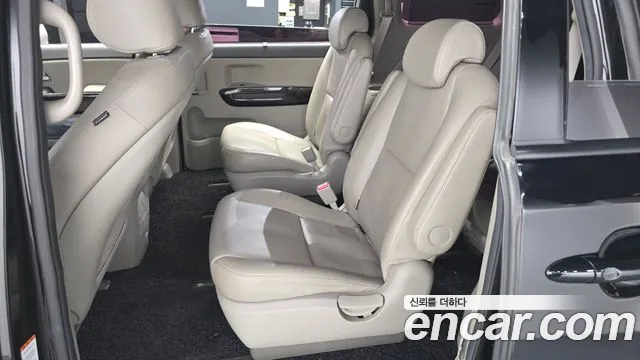 Kia Carnival 2017 thumb 12