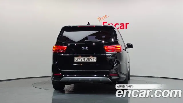 Kia Carnival 2019 thumb 4