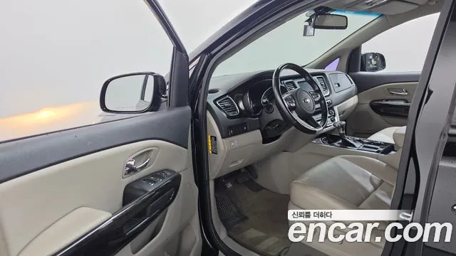 Kia Carnival 2019 thumb 10