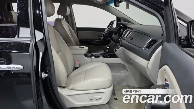 Kia Carnival 2019 thumb 11