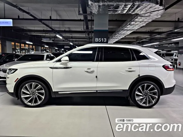 Lincoln Nautilus 2022 thumb 3