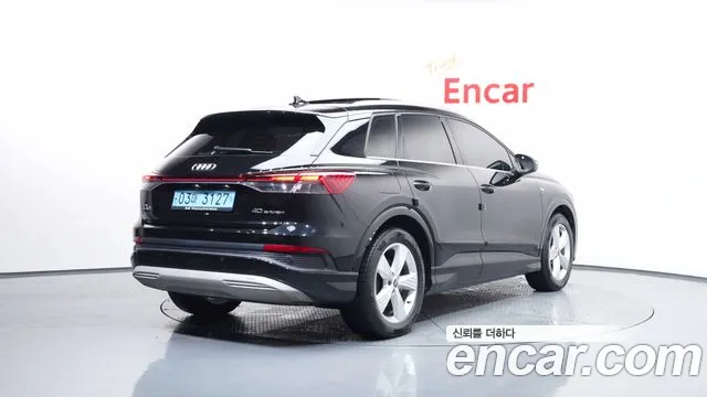 Audi Q4 e-tron 2022 thumb 2