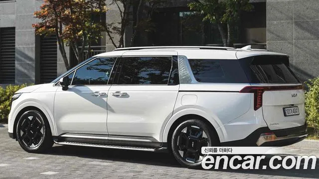 Kia Carnival 2024 thumb 2