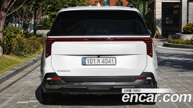 Kia Carnival 2024 thumb 4