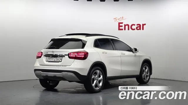 Mercedes-Benz GLA 2017 thumb 2