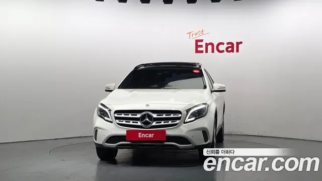 Mercedes-Benz GLA 2017 thumb 3