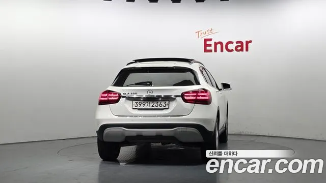 Mercedes-Benz GLA 2017 thumb 4