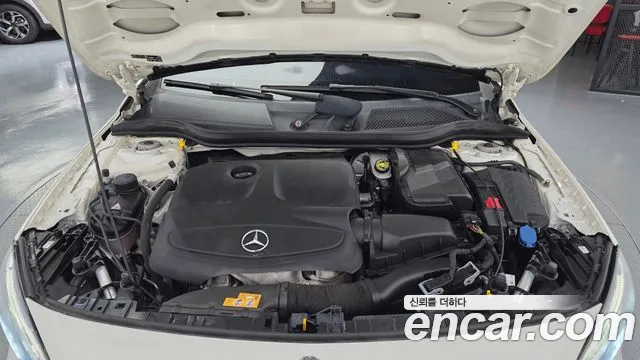 Mercedes-Benz GLA 2017 thumb 6