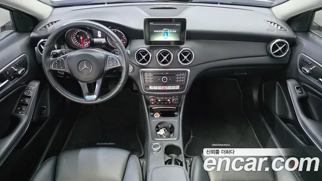 Mercedes-Benz GLA 2017 thumb 7