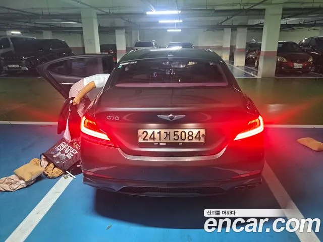 Genesis G70 2019 thumb 2