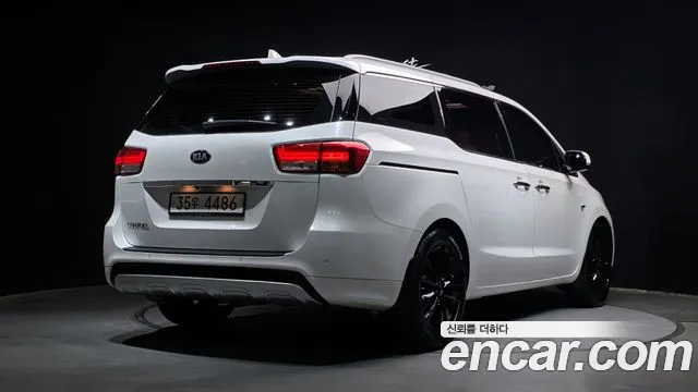 Kia Carnival 2014 thumb 2
