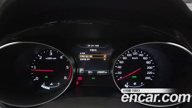 Kia Carnival 2014 thumb 8
