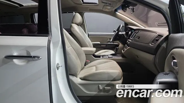 Kia Carnival 2014 thumb 11