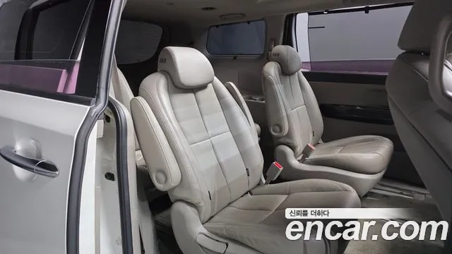 Kia Carnival 2014 thumb 12