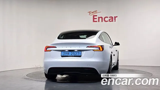 Tesla Model 3 2024 thumb 3