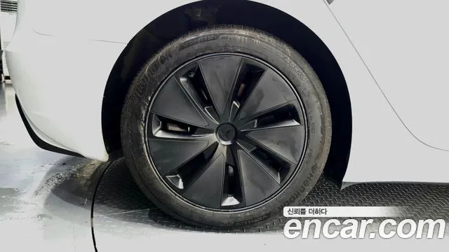 Tesla Model 3 2024 thumb 4
