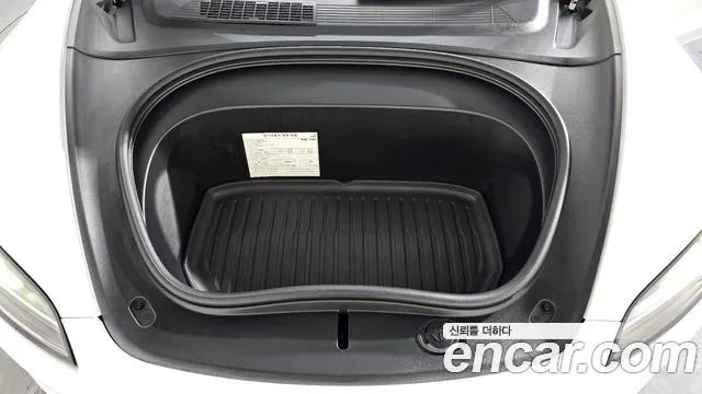 Tesla Model 3 2024 thumb 5