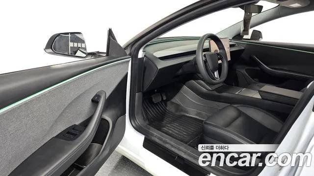 Tesla Model 3 2024 thumb 9