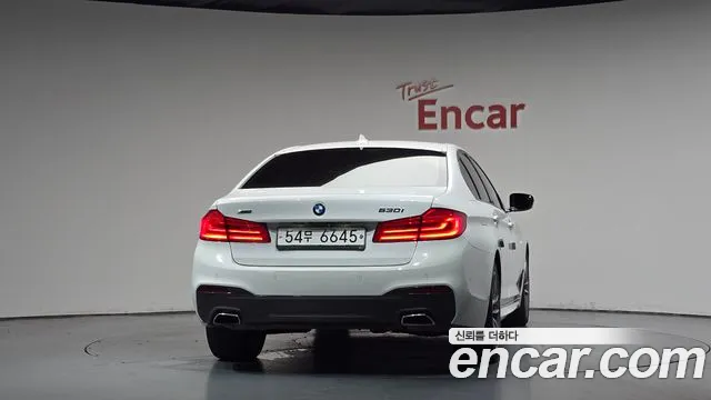 BMW 5-Series 2017 thumb 3