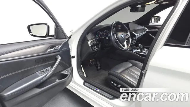 BMW 5-Series 2017 thumb 9