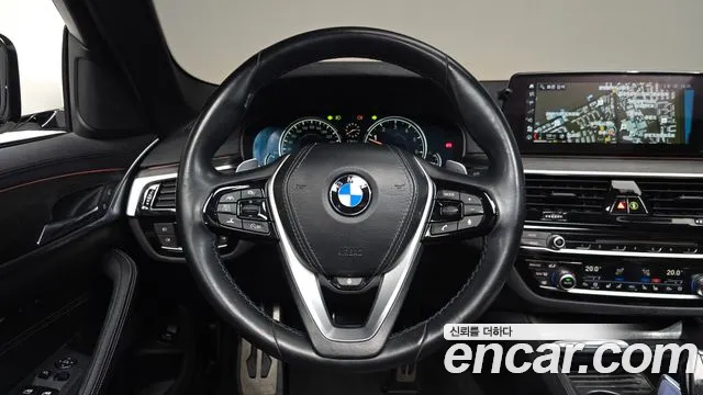 BMW 5-Series 2017 thumb 12