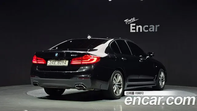 BMW 5-Series 2017 thumb 2