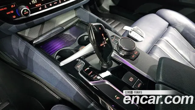 BMW 5-Series 2017 thumb 9