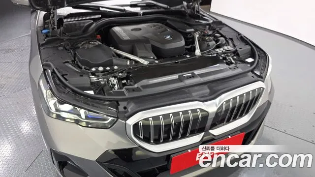 BMW 5-Series 2025 thumb 6