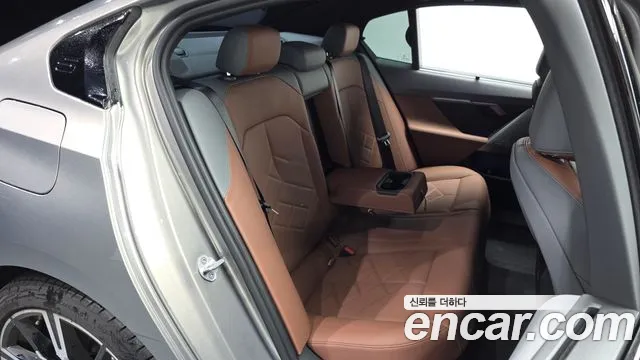 BMW 5-Series 2025 thumb 12
