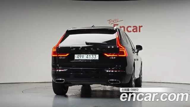 Volvo XC60 2018 thumb 3