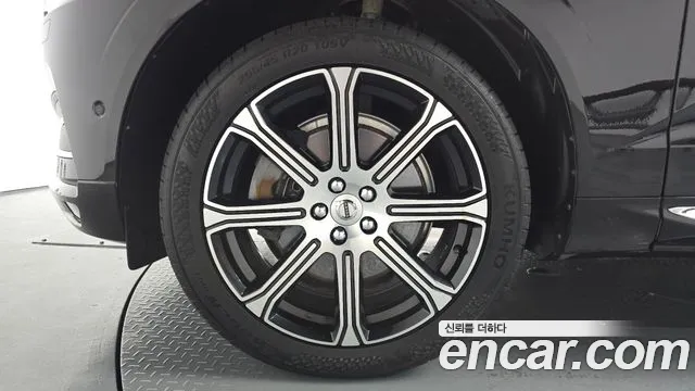 Volvo XC60 2018 thumb 4