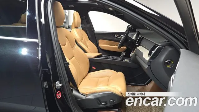 Volvo XC60 2018 thumb 10