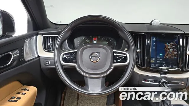 Volvo XC60 2018 thumb 12