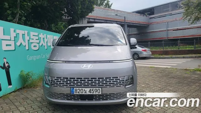 Hyundai Staria 2024 thumb 2